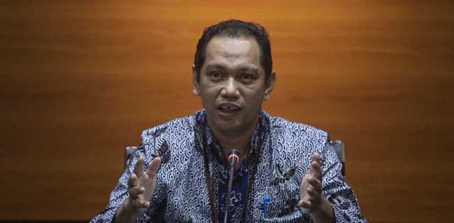 Pimpinan KPK Nurul Ghufron menyampaikan keterangan pers tentang penahanan mantan mantan anggota DPRD Provinsi Sumatera Utara periode 2009-2014 dan 2014-2019 di gedung KPK, Jakarta, Rabu (22/7/2020). KPK menahan 11 orang tersangka yang merupakan mantan anggota DPRD Sumut yaitu Sudirman Halawa, Rahmad Pardamean Hasibuan, Megalia Agustina, Ida Budiningsi, Syamsul Hilal, Robert Nainggolan, Ramli, Layani Sinukaban, Jamaluddin Hasibuan dan Irwansyah Damanik terkait kasus suap dari mantan Gubernur Sumut Gatot Pujo Nugroho. ANTARA FOTO/Nova Wahyudi/foc.