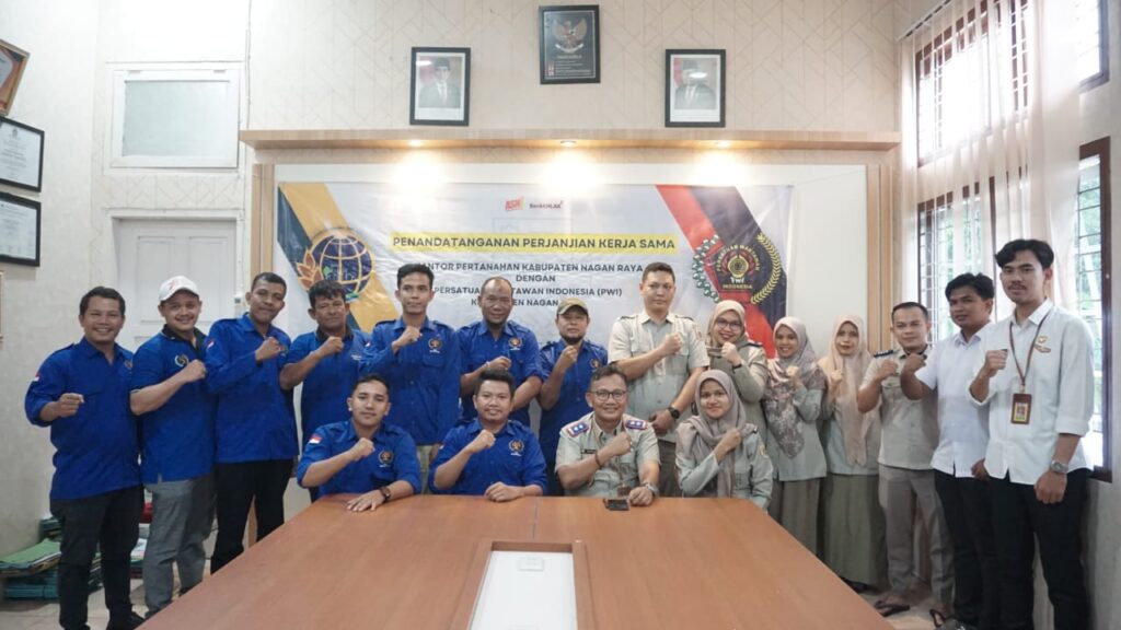 Pengurus PWI Nagan Raya Photo Bersama Usai Tanda Tangan MOU Dengan BPN