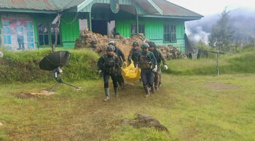 Jenazah Korban Penembakan OPM Berhasil di Evakuasi Apkam Gabungan TNI-Polri