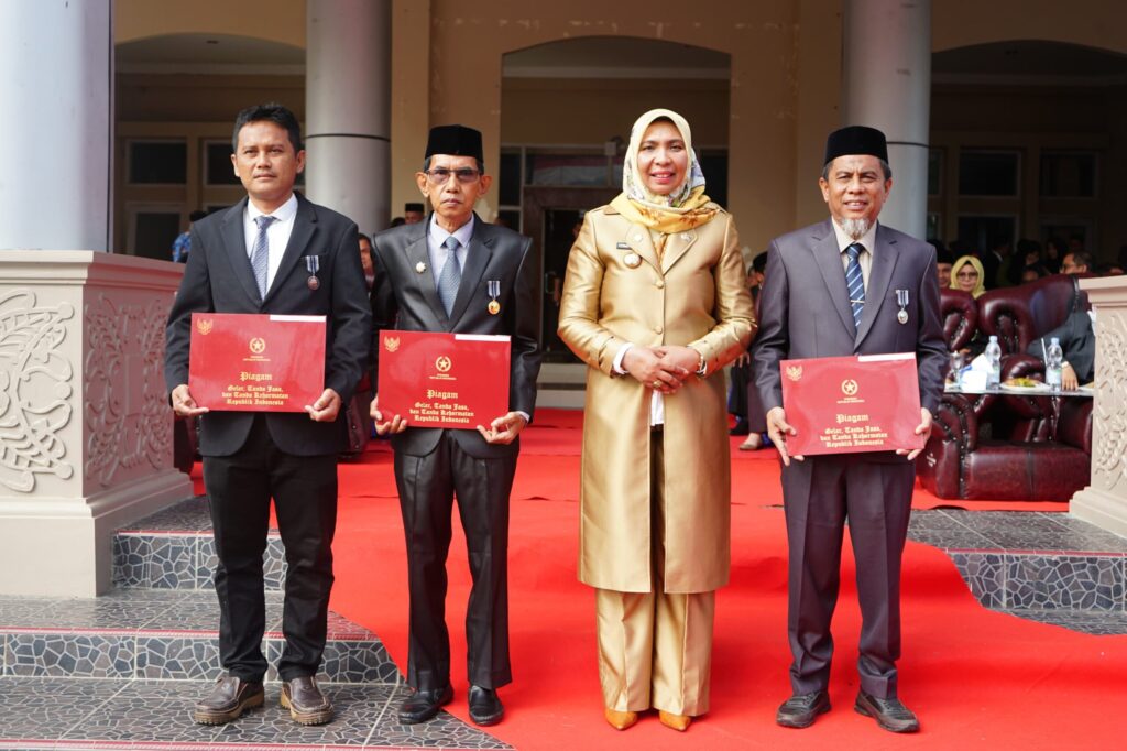 Pj Bupati Nagan Raya Photo Bersama Sekda  Ir. H. Ardimartha  Asisten Bambang Surya Bakti dan Kepala BKPSDM  Zulfikar Irhas, SH,MH