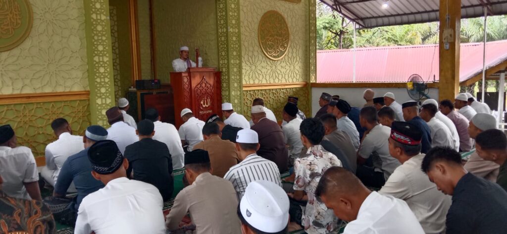 Tgk. Muhammad Zulfatah. Khatib di Masjid Usman Mako Brimob 