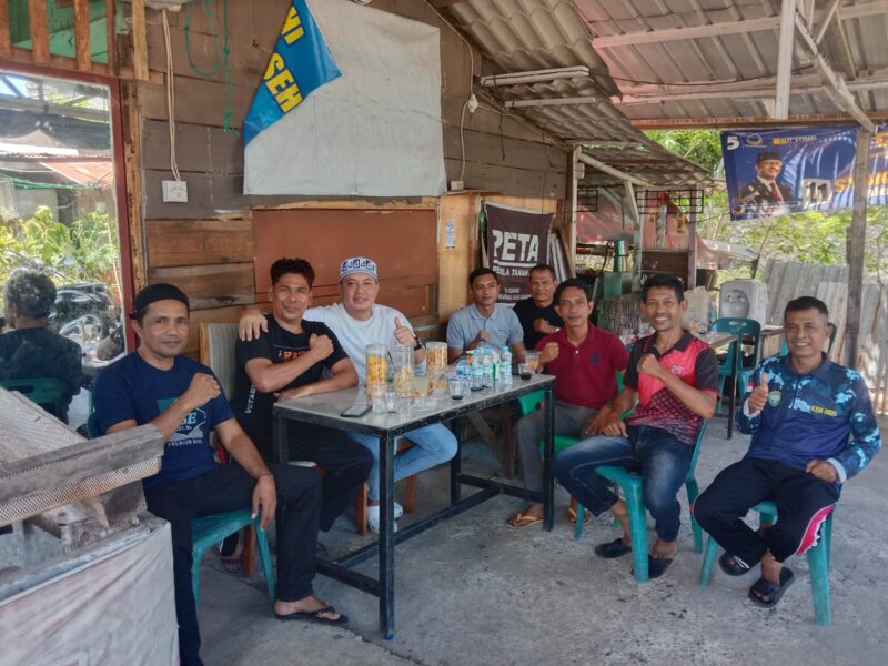 Foto Bersama, Kabid Propam Polda Aceh Kombes Pol. Eddwi Kurniyanto bersama Tokoh Pemuda Dusun Indah