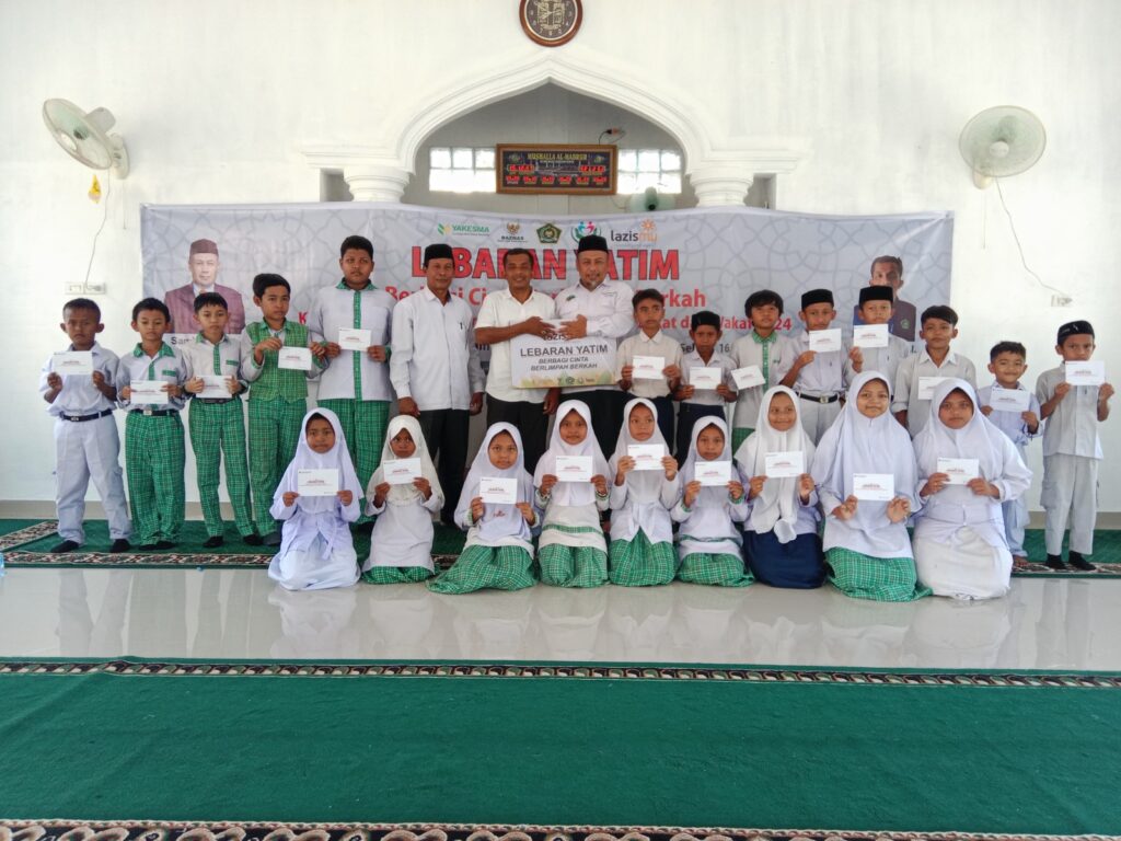 Kepala Kantor Kementerian Agama Nagan Raya Photo Bersama Dengan Anak Yatim