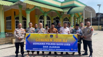 Polres Gayo Lues dan Jajaran Gelar Serinen Jum’at di Masjid Baitusysyakirin Desa Penampaan Uken Kecamatan Blangkejeren