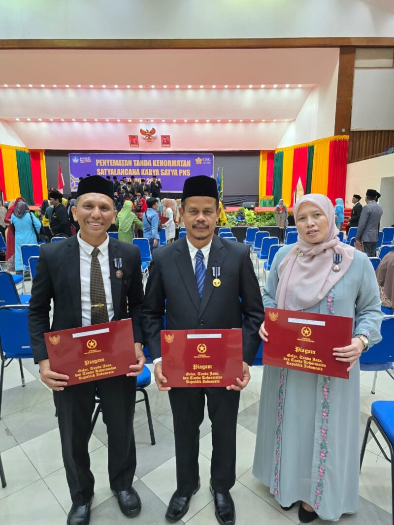 Dr. Said Usman, M.Kes (tengah) Dr. Irwan Saputra, MKM dan dr. Nurjannah.