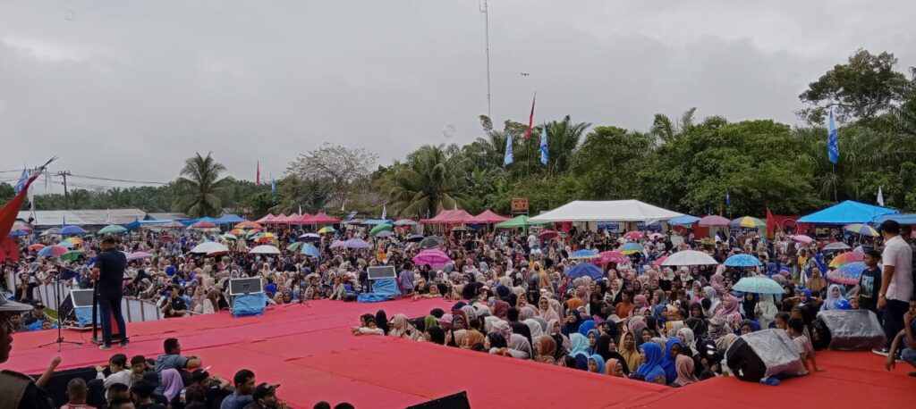 Puluhan Ribu Simpatisan Pasangan JOZ Hadir Kampanye Akbar Pasangan JOZ di Lapangan Bola Kaki Alue Bilie Darul Makmur Kabupaten Nagan Raya.