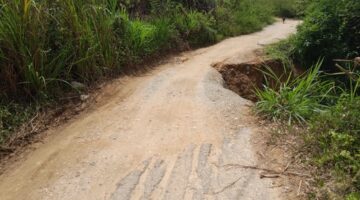 Jalan Desa Porang -Anak Reje Ambruk, Siapa Yang Yang Bertanggung Jawab ?