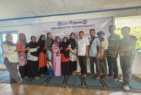 Foto bersama Dosen USM dan Kelompok Usaha Sirana Jaya di Gampong Deudap, Pulau Nasi, Aceh Besar. (dok Humas USM)