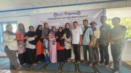 Foto bersama Dosen USM dan Kelompok Usaha Sirana Jaya di Gampong Deudap, Pulau Nasi, Aceh Besar. (dok Humas USM)