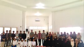 Foto bersama Dosen, Mahasiswa FAI USM dan Anak Yatim (dok Humas USM)