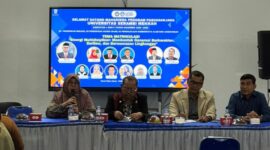 Direktur Pps USM Dr. Ir. Elvitriana, M.Eng., melaporkan kegiatan matrikulasi kepada Rektor USM Dr. Teuku Abdurahman, SH, Sp.N. (dok Humas USM)