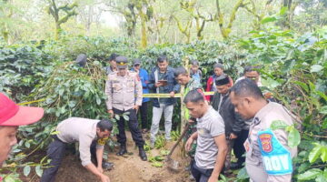 Polisi dan Warga Temukan Mayat Wanita di Kebun Kopi