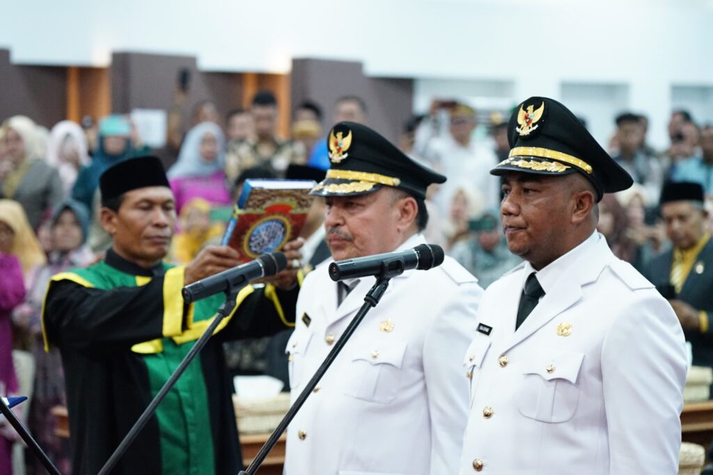 H.Muzakir Manaf Gubernur Aceh Resmi Melantik DR. Teuku Raja Keumangan. SH.MJ. Sebagai Bupati Dan Raja Sayang Sebagai Wakil Bupati Nagan Raya Periode 2025 - 2030. Pada Hari Rabu Tanggal 19 Februari 2025