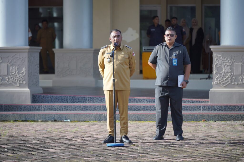 Raja Sayang Wakil Bupati Nagan Raya Provinsi Aceh Pimpin Apel Gabungan Perdana Di Halaman Kantor Bupati Suka Makmue Seni 24 Februari 2025. 