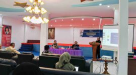 Rektor USM Dr. Teuku Abdurahman, SH., Sp.N., memberikan sambutan pada pembukaan workshop penyusunan kurikulum berbasis OBE (dok Humas USM)