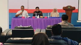 Wakil Rektor Bidang Akademik USM, Muslem Daud, M.Ed., Ph.D., menyampaikan arahan pada kegiatan diskusi, strategi USM dalam mewujudkan visi misi universitas (dok Humas USM)