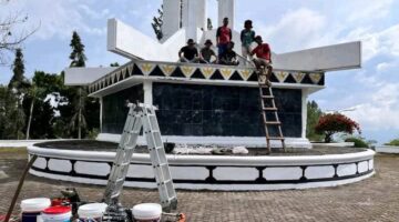 Tidak Benar Tugu Radio Rimba Raya Terabaikan