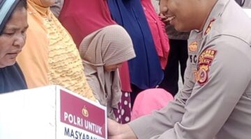 Kapolres Bener Meriah Salurkan Bantuan Sosial kepada Warga Kurang Mampu di Kecamatan Bandar