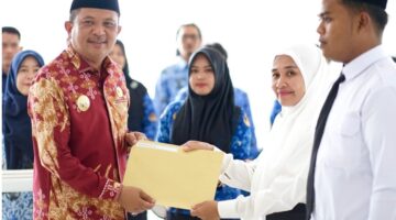 Bupati Gayo Lues Serahkan SK kepada 78 CPNS Formasi 2024, Tekankan Kedisiplinan dan Dedikasi sebagai Abdi Negara