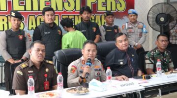 Dari Parang Berdarah Hingga Sajadah Cokelat: Polisi Beberkan Barang Bukti Kasus Uning Sigugur