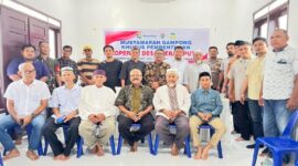 Foto bersama Keuchik Garot Teddy Helvan, SE., dan peserta Musdesus (dok Ist)