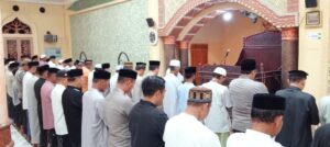 Kapolres Nagan Raya Shalat Shubuh Berjamaah di Masjid Al - Ikhlas Keude Linteung Kecamatan Seunagan Timur.