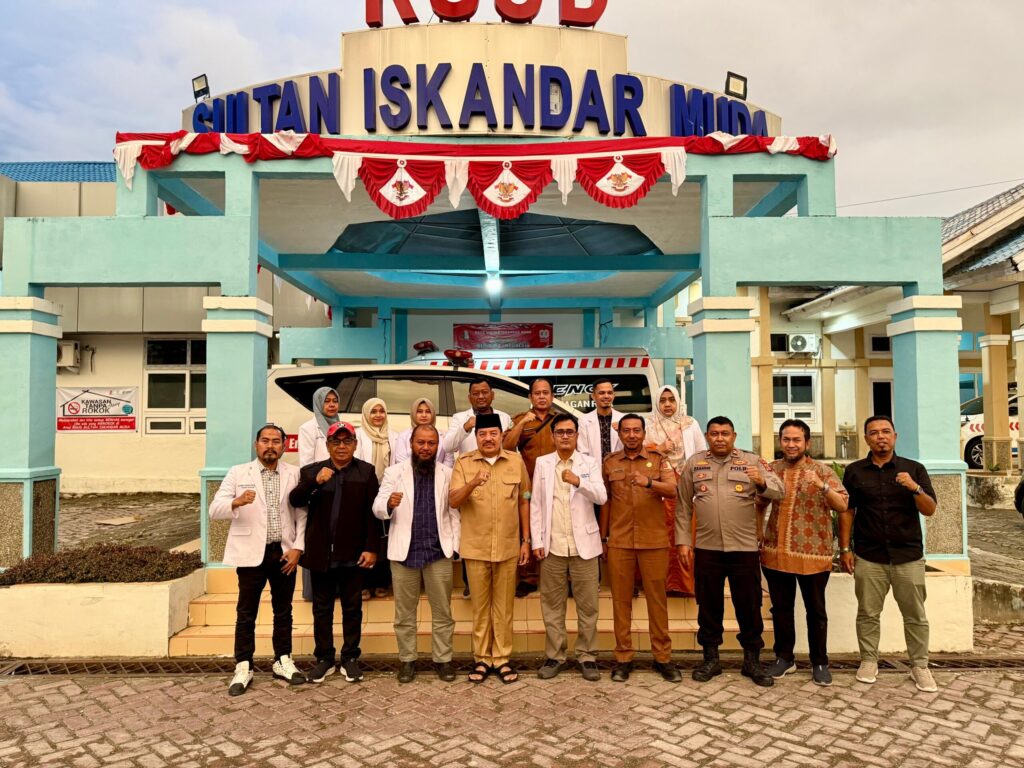 Usai Mediasi Dengan Para dokter spesialis Bupati Nagan Raya DR.Teuku Raja Keumangan SH MH Gelar Photo Bersama 