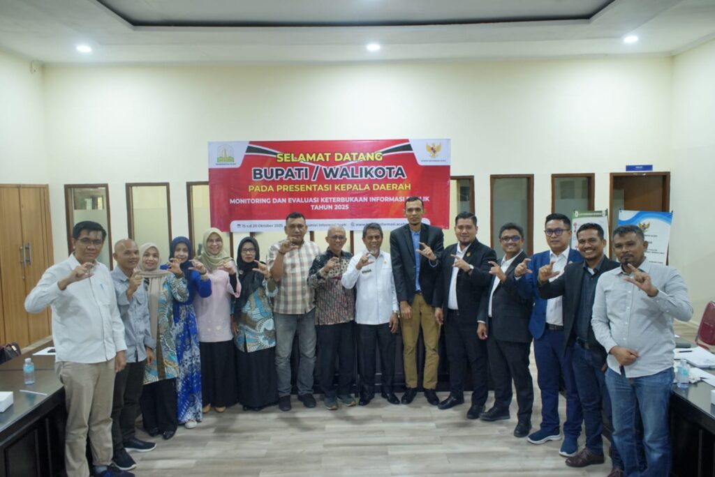 Kepala Dinas Komunikasi dan Informatika Kabupaten Nagan Raya, Nila Kasma, S.H., Kepala Bidang Pengelolaan dan Layanan Informasi Publik, Tamtawi, S.E., M.Si