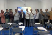 Foto bersama pimpinan USM dan Pengurus PERATIN Aceh (dok Humas USM)