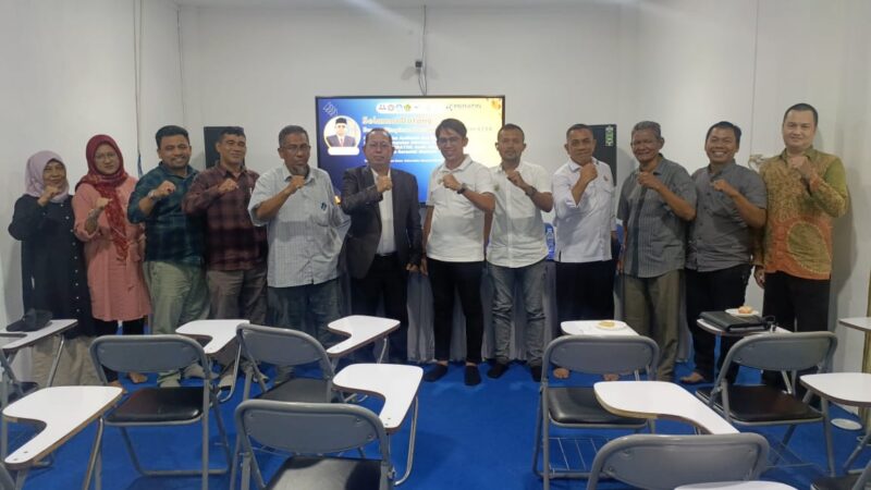 Foto bersama pimpinan USM dan Pengurus PERATIN Aceh (dok Humas USM)