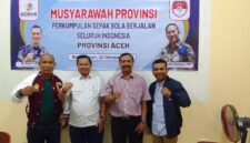 Ilyas M. Harun, SE MM (tengah) Ketua PERSEJASI Aceh terpilih (dok Ist)
