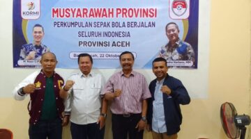 Ilyas M. Harun, SE MM (tengah) Ketua PERSEJASI Aceh terpilih (dok Ist)