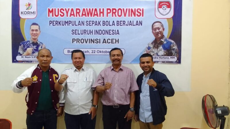 Ilyas M. Harun, SE MM (tengah) Ketua PERSEJASI Aceh terpilih (dok Ist)