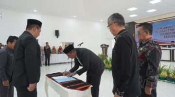 15 Pejabat Eselon II Pemkab Gayo Lues Dilantik, Evaluasi Kinerja Akan Dilakukan Setiap Tiga Bulan