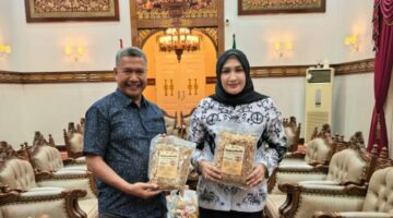 Bunda Ana, Istri Mualem Gubernur Aceh, Apresiasi Inovasi Keumamah Katsuobushi PT Suree Aceh