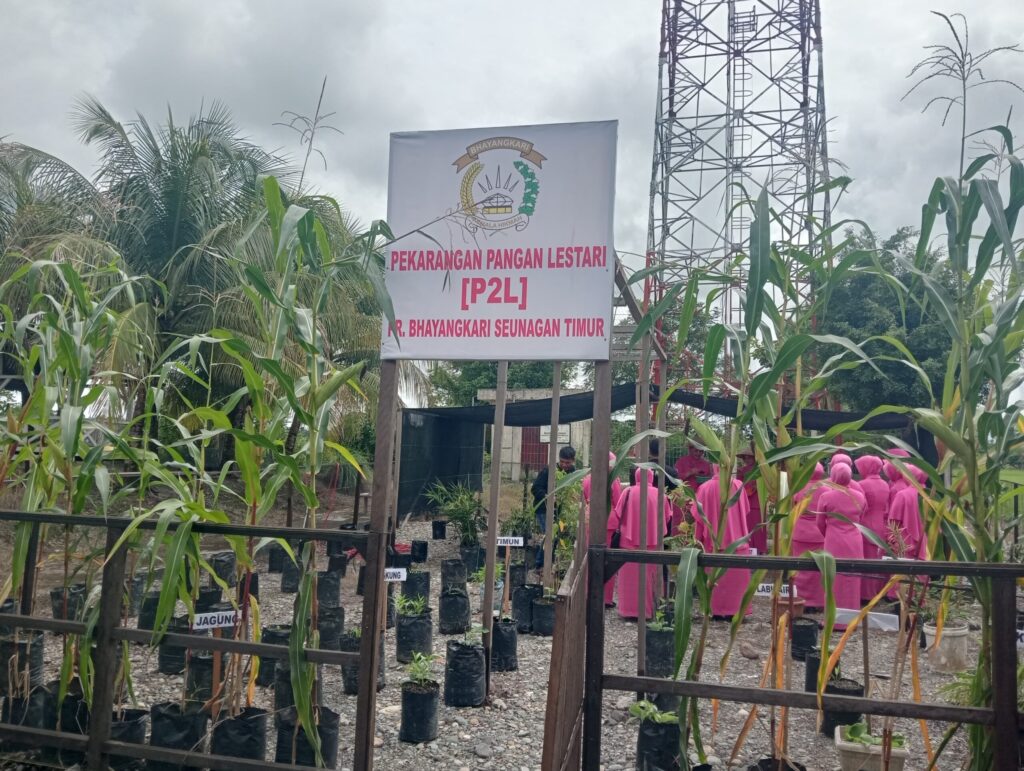 Para Pengurus Bhayangkari Cabang Nagan Raya mengunjungi Kebun Pangan Bhayangkari Ranting Seunagan Timur