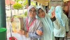 ASN Kementrian Agama RI Di Acah Dr,Juliana Agani,SPd.I,M.P..d Masuk Rekor MURI sebagai Penulis Puisi Etnik Nusantara Untuk Indonesia