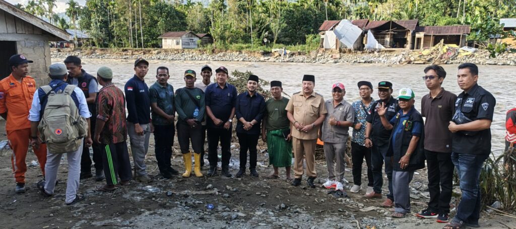 Relawan RAPI Wilayah Nagan Raya Gelar Photo Bersama Bupati Nagan Raya Dr.Teuku Raja Keumangan.SH.MH. Ketua DPRK Nagan Raya.Mohd Ricky Ramdhan. Anggota DPRK Nagan Raya Saiful Thaib Juga Anggota RAPI. 