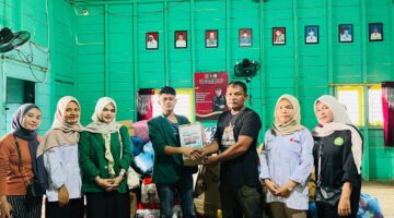 Jalan Tergenang Pema Dan Ormawa Unada Tembus Kerasnya Terjangan Air Menuju Desa Teluk Rumbia