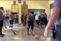 Satgas Ops Aman Nusa II Bersihkan SMAN 1 Pante Raja.