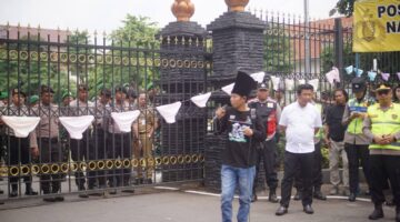 Protes Jemuran Celana Dalam di Kudus, Simbol Kritik Etika dan Tuntutan Pembenahan KONI