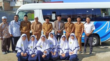Dukung Akses Pendidikan di Daerah Terpencil, Anggota DPR RI H.Irmawan Serahkan Bantuan Bus Sekolah dari Kemenhub untuk Pelajar Gayo Lues