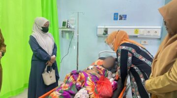 Ny. Fauziah Meutia Tagore Jenguk Nakes Korban Bencana, Serahkan Bantuan Pengobatan