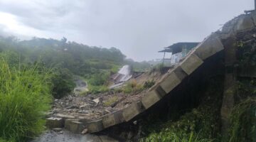 Hujan Deras Picu TPT Totorlah Teritit Roboh, Akses Jalan Nasional Tertimbun