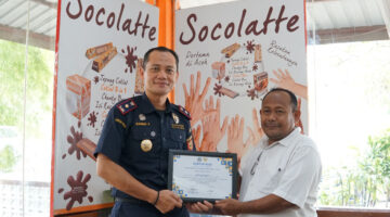Bea Cukai Banda Aceh Laksanakan Customs Visit Customers (CVC) dan Serahkan Sertifikat UMKM Binaan kepada CV. Aceh Socolatte