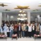 Foto bersama peserta dengan Rektor USM dan Jajaran Dispora Aceh (dok Humas USM)