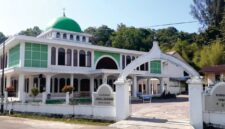 Masjid Jabal Rahmah Kota Calang tampak menarik pasca konflik dan bencana tsunami Aceh. Photo Dok BKM