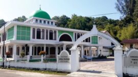 Masjid Jabal Rahmah Kota Calang tampak menarik pasca konflik dan bencana tsunami Aceh. Photo Dok BKM