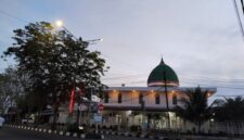 Masjid An Nuur Gampong Rundeng Kecamatan Johan Pahlawan Aceh Barat tampak megah saat menjelang Matahari Pagi menyinari bumi Teuku Umar. Photo Dok BKM