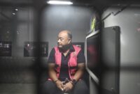 Tersangka dugaan tindak pidana korupsi tata kelola program Makan Bergizi Gratis (MBG) pada Badan Gizi Nasional (BGN) Dadan Hindayana berada di dalam mobil tahanan di Kejaksaan Agung, Jakarta, Rabu (3/6/2026). Kejaksaan Agung menetapkan mantan Kepala BGN Dadan Hindayana, dan dua mantan Wakil Kepala BGN yakni Sony Sanjaya dan Lodewyk Pusung sebagai tersangka dugaan tindak pidana korupsi tata kelola program MBG pada BGN tahun 2025-2026. ANTARA FOTO/M Risyal Hidayat/bar
